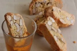 Cantucci-and-Vin-Santo