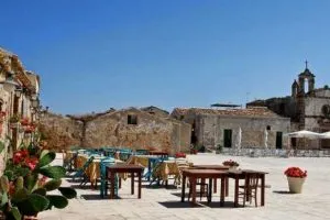 Marzamemi-the-square-the-restaurants