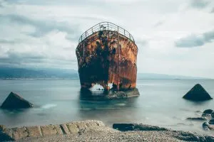 abandoned_boat_messina_unsplash