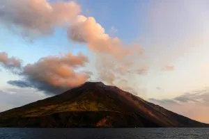 stromboli_eolian_island_italy_tour_lipari_volcano_pixabay_1